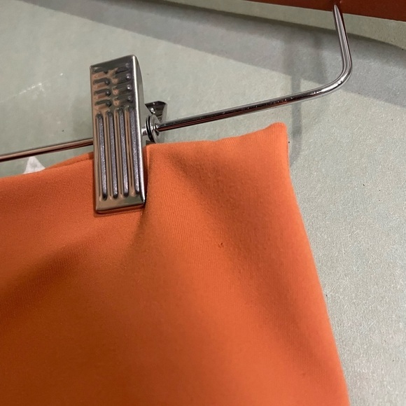 NWT Fabletics High Waisted Side Pocket 7/8 Leggings in Rust Orange - Picture 3 of 6